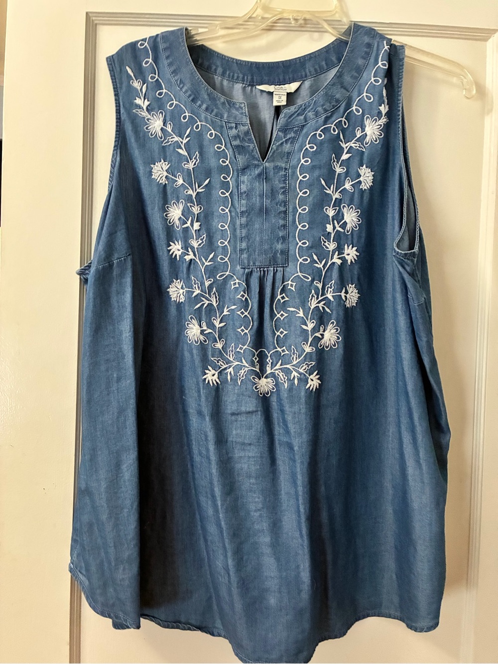 J. Jill Blue Sleeveless Chambray Tunic with White Floral Embroidery